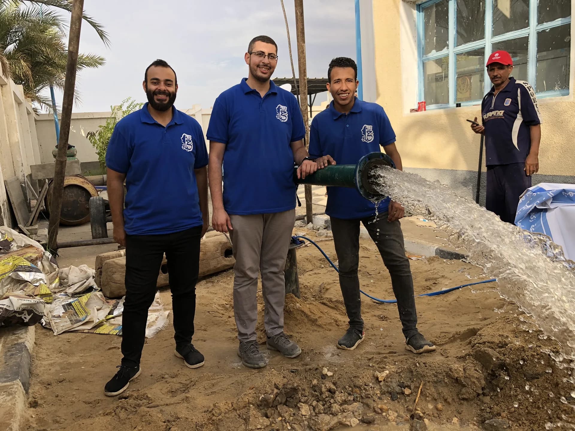 بئر شاطئي بالقرب من ضفة نهر النيل يغذي محطة مياه الشرب بمياه مرشحة طبيعيًا